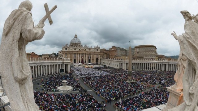 Vatican crowds, Rome