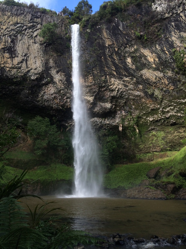 bridal veil falls, waterfalls in waikato, waterfalls near auckland, new zealand waterfalls